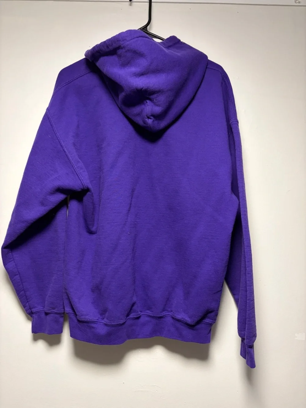 College of the Holy Cross Sweatshirt - Picture 3 of 4